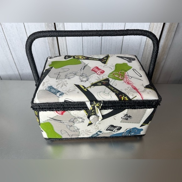 Vintage Style Style Singer Black Sewing Machine Fabric Padded Basket Box - Picture 4 of 10
